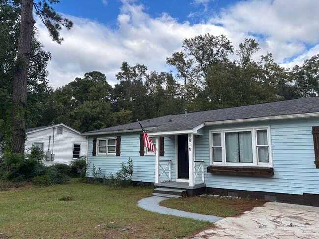 Building Photo - 816 Savage Rd