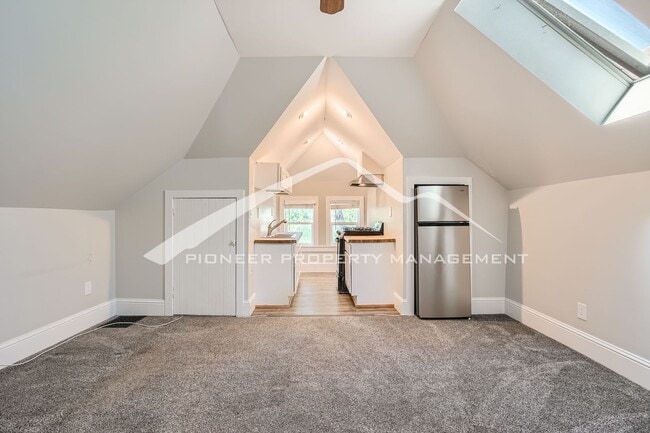 Building Photo - Charming Apartment near Cheesman Park With...