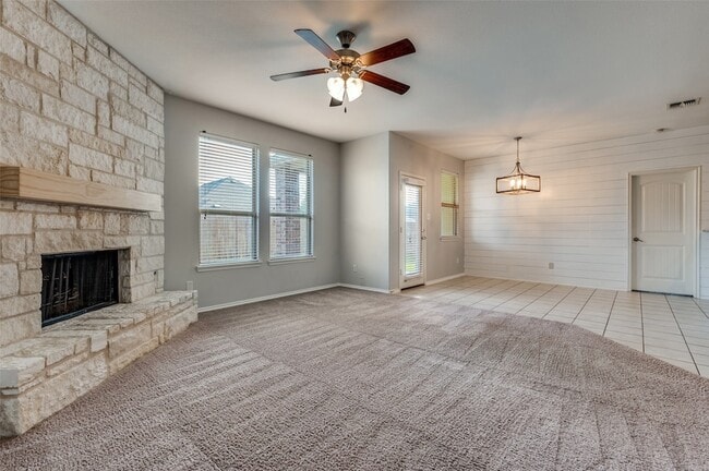 Building Photo - 1012 Lake Meadow Ln