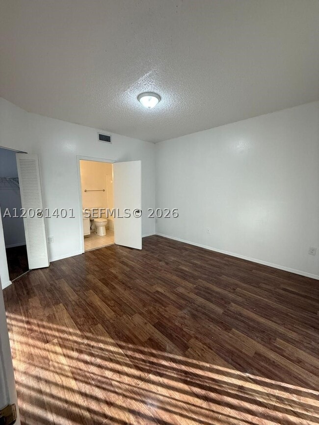 Building Photo - 2550 SW 18th Terrace
