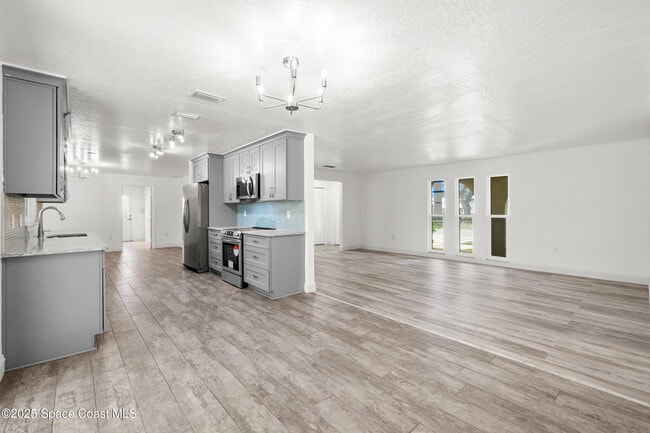 Building Photo - 1445 Mercury St