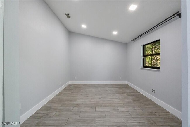 Building Photo - 6161 Waxmyrtle Way