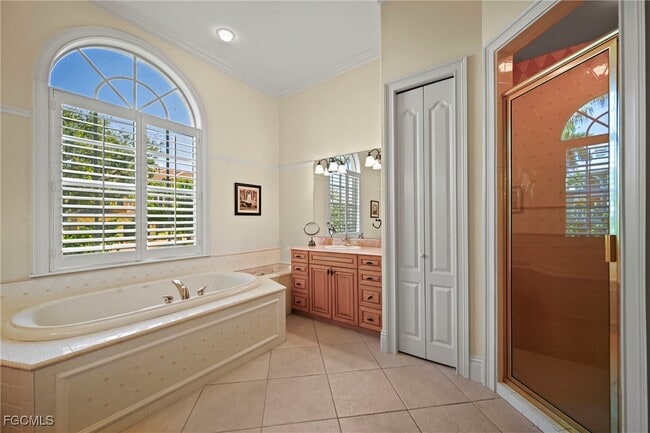 Building Photo - 18150 Old Pelican Bay Dr