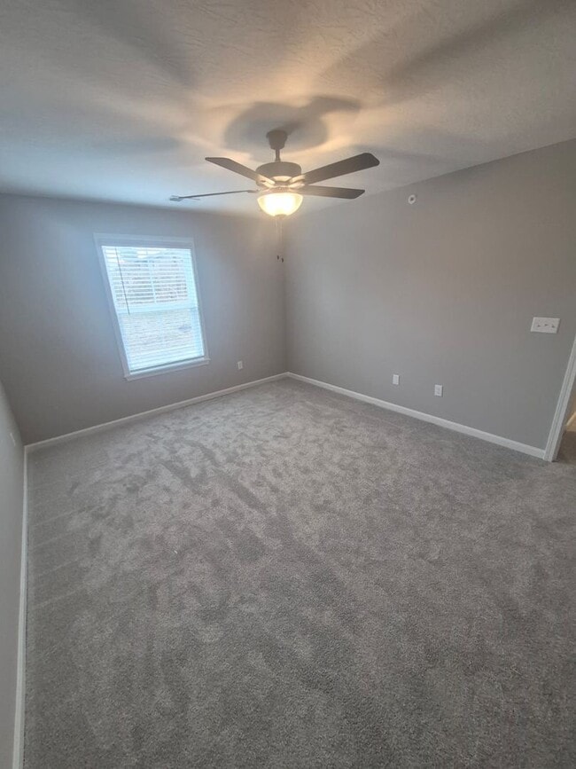 Building Photo - 568 Foxhill Dr