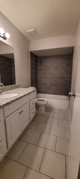 Building Photo - 730 Memorial Mews St