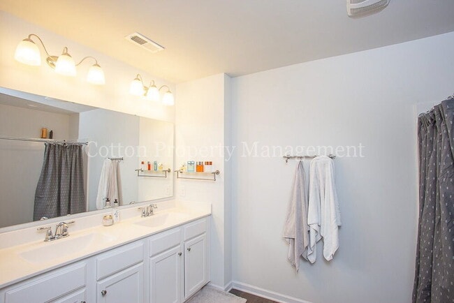 Building Photo - 142 Presley Ln