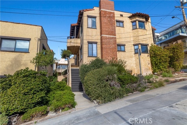 Building Photo - 2405 Crest Dr