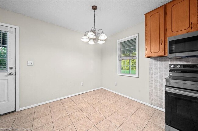 Building Photo - 502 8th St