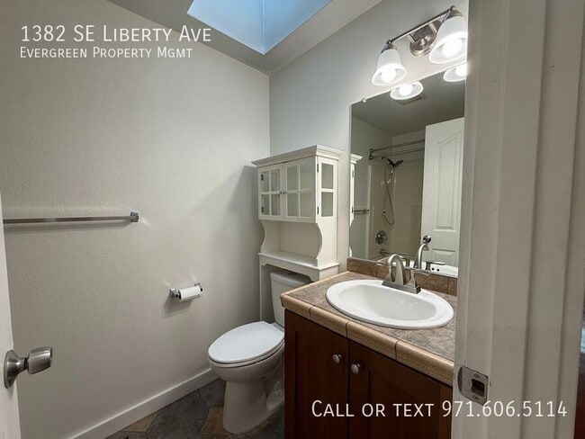 Building Photo - 1382 SE Liberty Ave