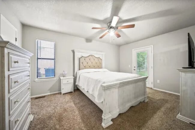 Building Photo - 3383 S 141st E Ave