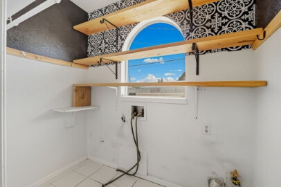 Building Photo - Corner 3 bed with Refrigerated AC
