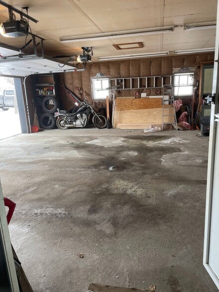 Building Photo - 273 Pond Rd