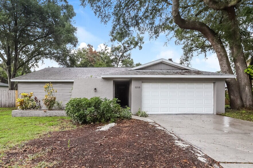 Primary Photo - 3215 Las Brisas Dr