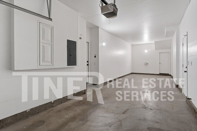 Building Photo - 3961 Martis St