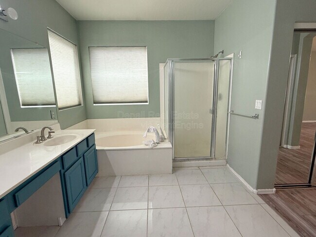 Building Photo - 9786 S La Rosa Dr