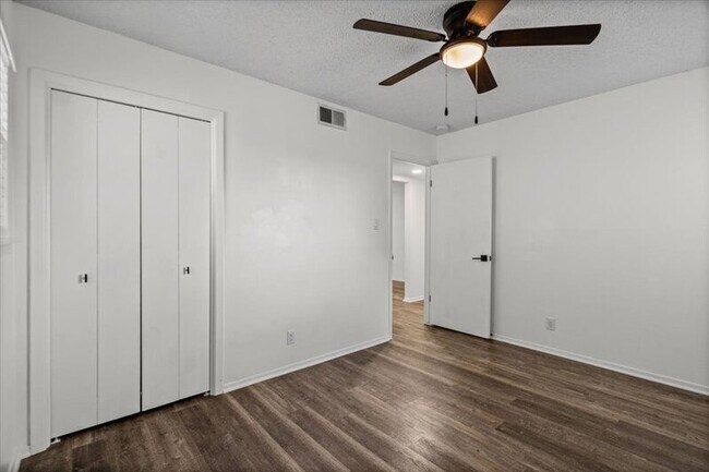 Building Photo - 3415 Willowrun Dr