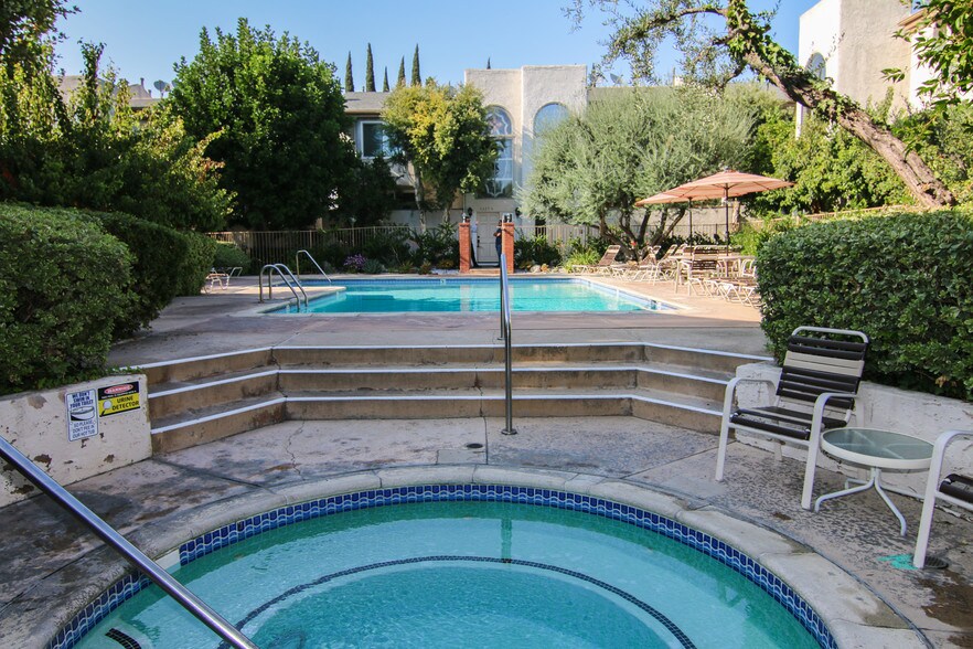 Building Photo - 5323 Coldwater Canyon Ave