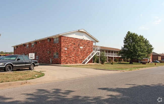 Building Photo - Southridge Manor Apartments West