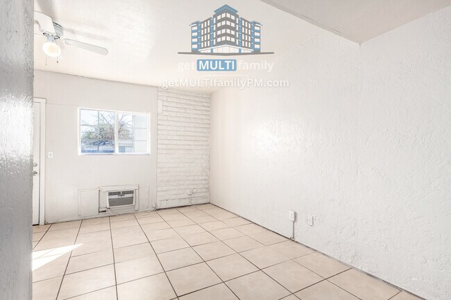 Building Photo - 525 N 32nd St