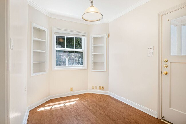 Building Photo - LAKESIDE HOUSE FOR RENT - $5,400