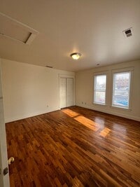 Building Photo - Duplex at 411/413 SW Tyler St