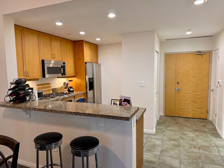 Building Photo - 850 Beech St