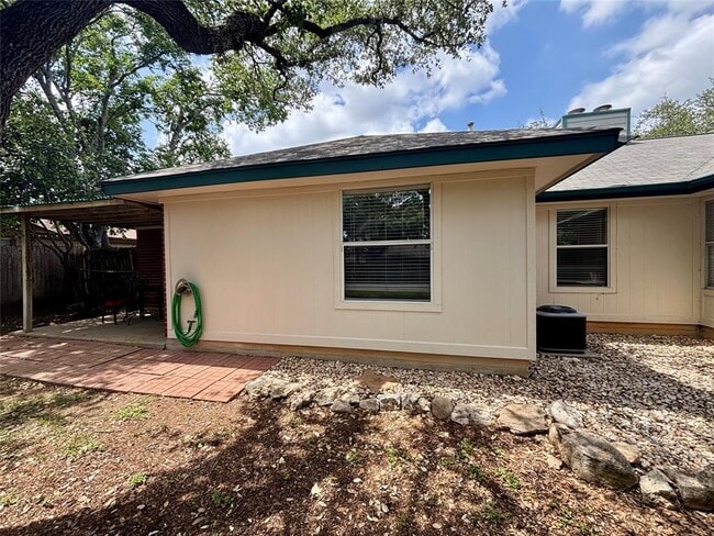 Building Photo - 808 Lone Star Dr