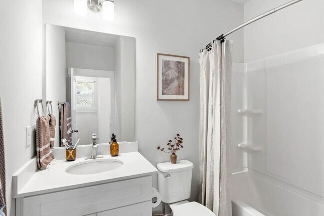 Building Photo - 1575 Cedars Rd SE