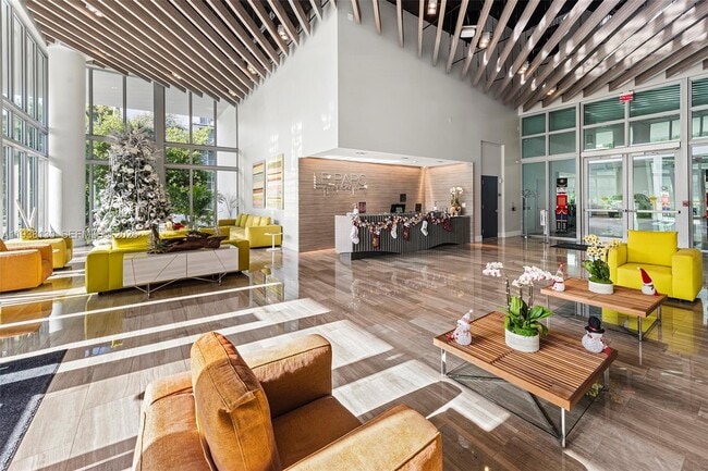 Building Photo - 1600 SW 1st Ave