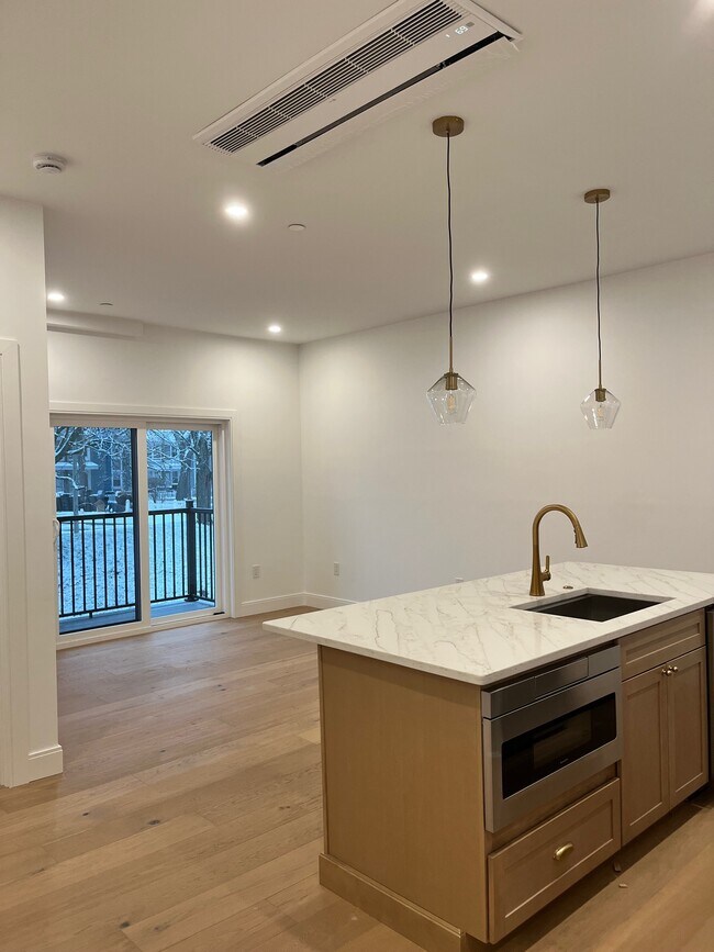 Building Photo - 10 Rockland St