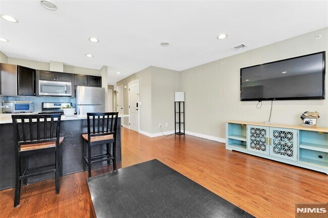 Building Photo - 210 Hackensack St