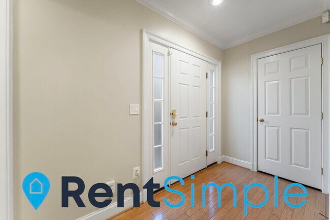 Building Photo - 3631 Madison Ln