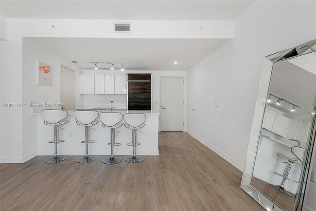 Building Photo - 1100S S Miami Ave