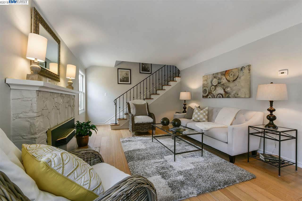 Living Room - 1562 Lincoln Ave