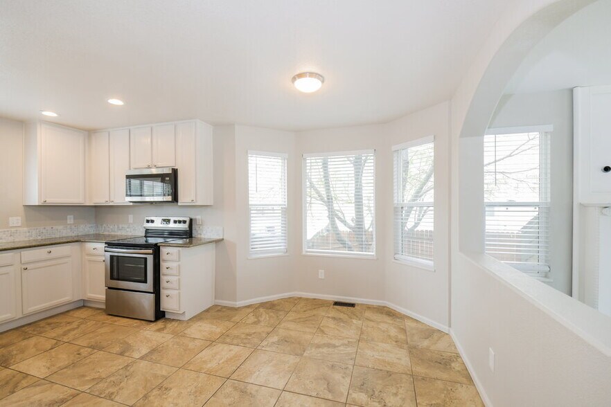 Building Photo - 5165 E 116th Pl