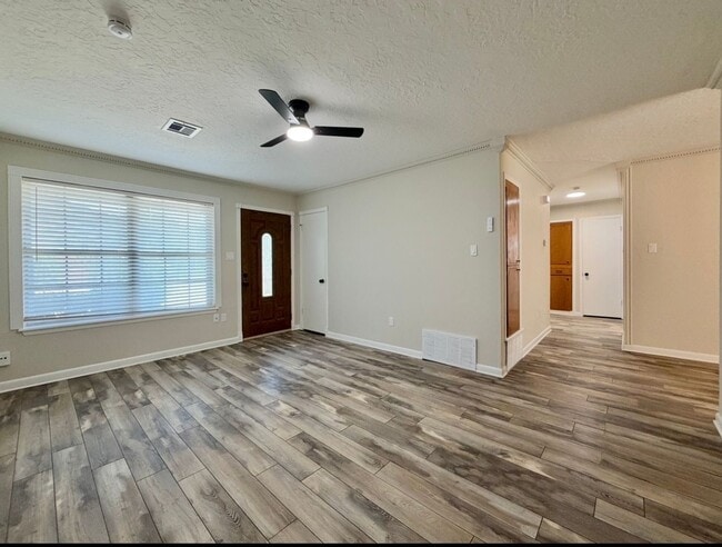 Building Photo - 2712 NW Hilltop Dr