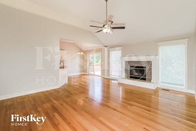 Building Photo - 13400 Sycamore Dr