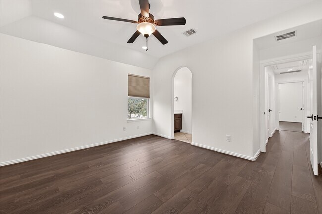 Building Photo - 2727 Carriage Hollow Ln