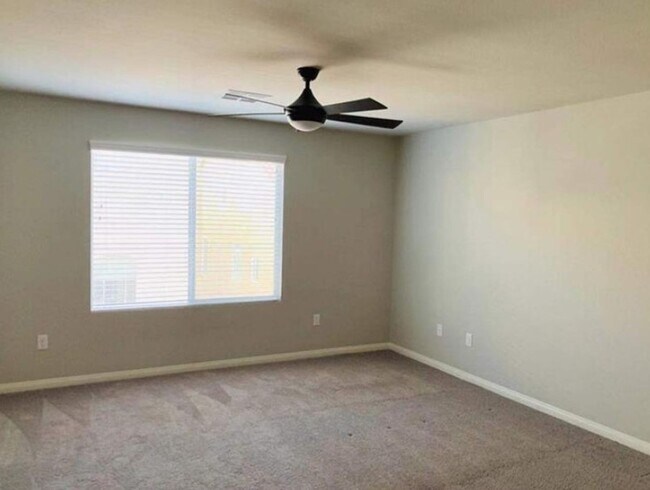 Building Photo - 4 BEDROOMS IN HIGHLANDS RANCH!!!