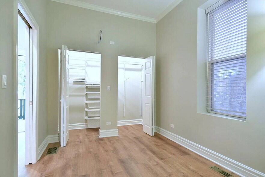 Building Photo - 1316 N Artesian Ave