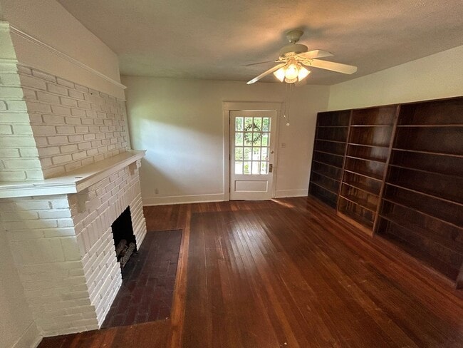 Building Photo - Charming 3-bedroom, 2.5-bathroom home loca...