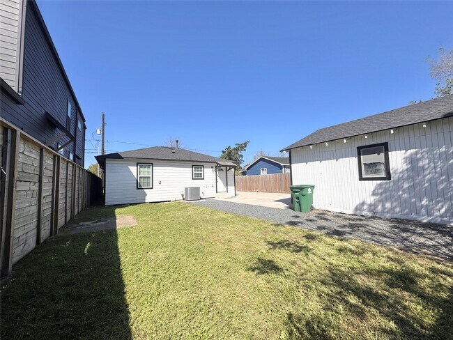 Building Photo - 4010 Chapman St