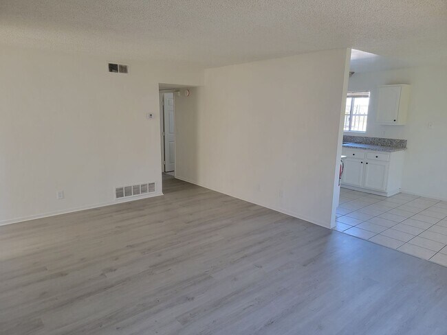 Building Photo - 2042 E 19th St