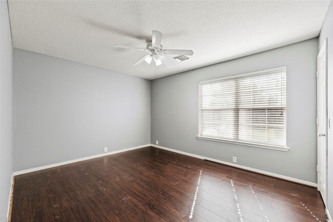 Building Photo - 16602 Grenada Falls Dr