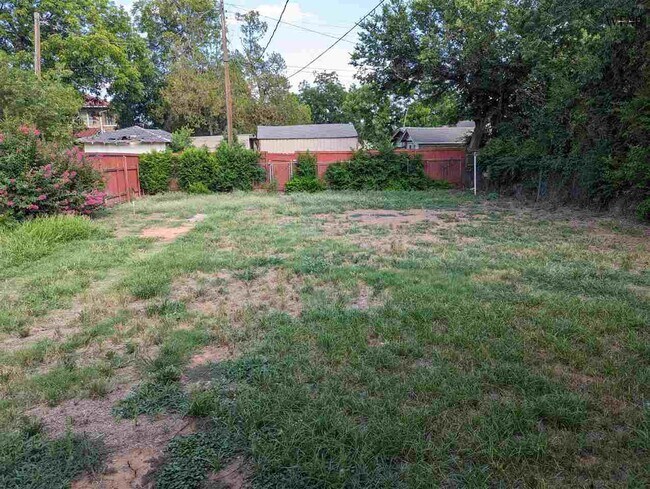 Building Photo - 1805 Tilden St