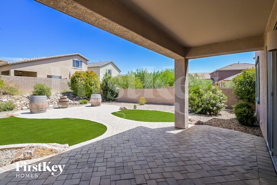 Building Photo - 10463 S Cutting Horse Dr