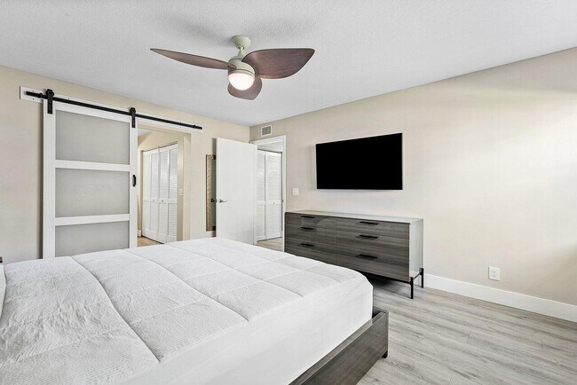 Building Photo - 5292 Buckhead Cir