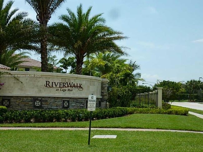 Building Photo - 130 Riverwalk Cir E