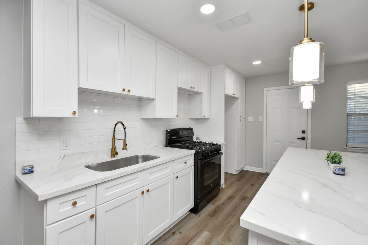 Building Photo - 428 De Haven St