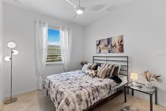 Building Photo - 10868 Sun Drop St